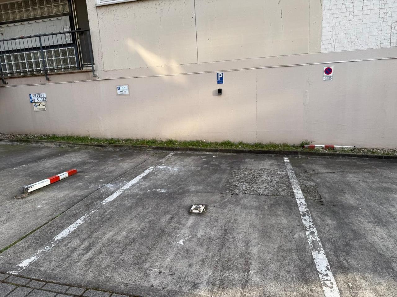 Cosy In The Center With Own Parking Apartment